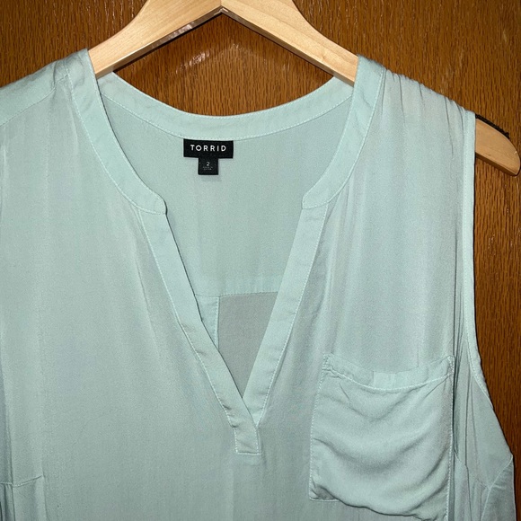 Twill Button Back Tank - Picture 5 of 6